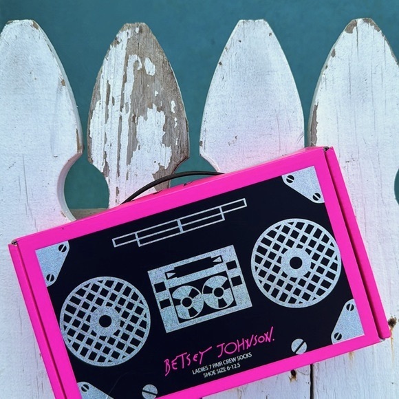 Betsey Johnson Limited Edition Sock Gift Set - Picture 3 of 6